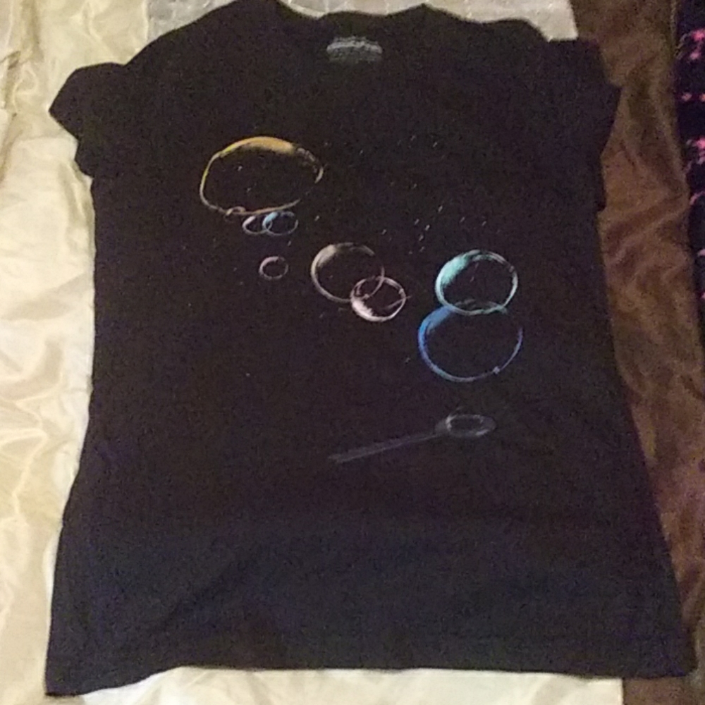 Black 'blowing bubbles' tshirt